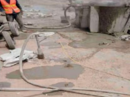 雅江水泥混凝土路面板底注浆技术 路面脱空注浆整治方案