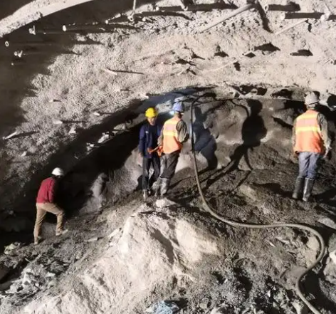 雅江隧道拱顶带模注浆料，微膨胀注浆料的特点及施工工艺